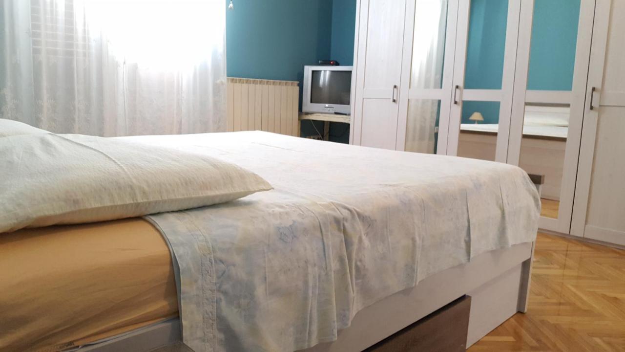 Filip Apartment Omis Bagian luar foto