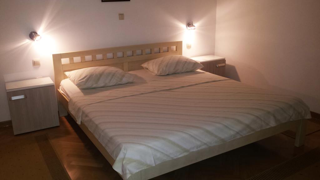 Filip Apartment Omis Bagian luar foto