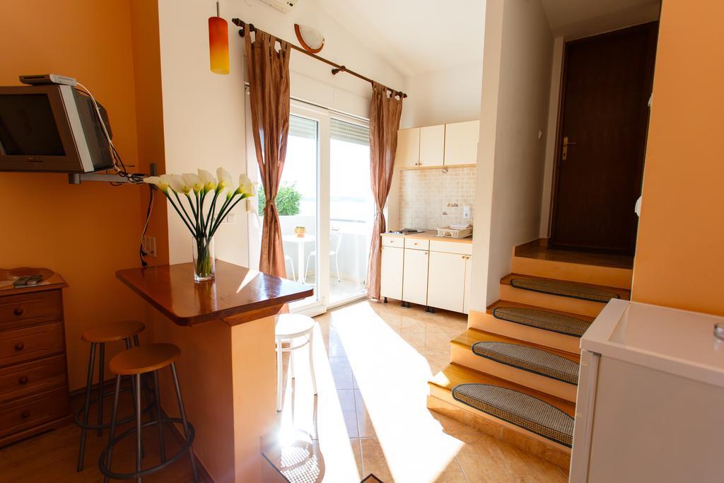 Filip Apartment Omis Bagian luar foto